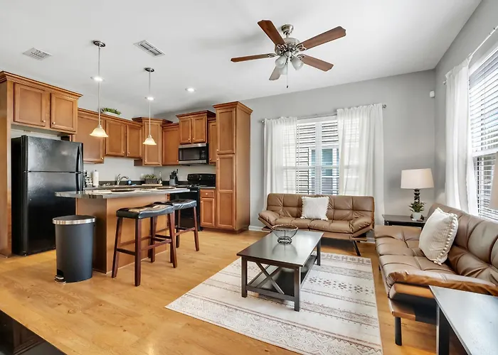 Fsu Base! Poolside Retreat 3 Mi To Campus * Tallahassee